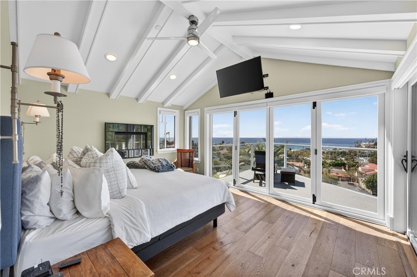 Located on a quiet cul-de-sac, this exceptional Laguna Beach - photo 29