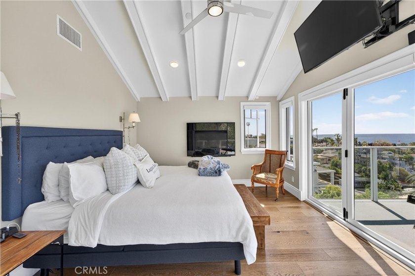Located on a quiet cul-de-sac, this exceptional Laguna Beach - photo 30
