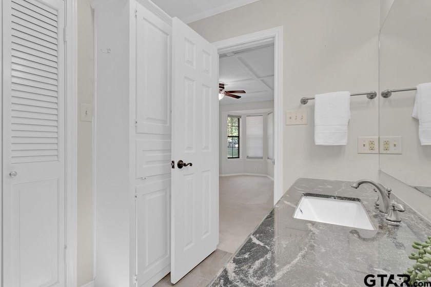 Looking for a well maintained and updated home in Hideaway? You - photo 32