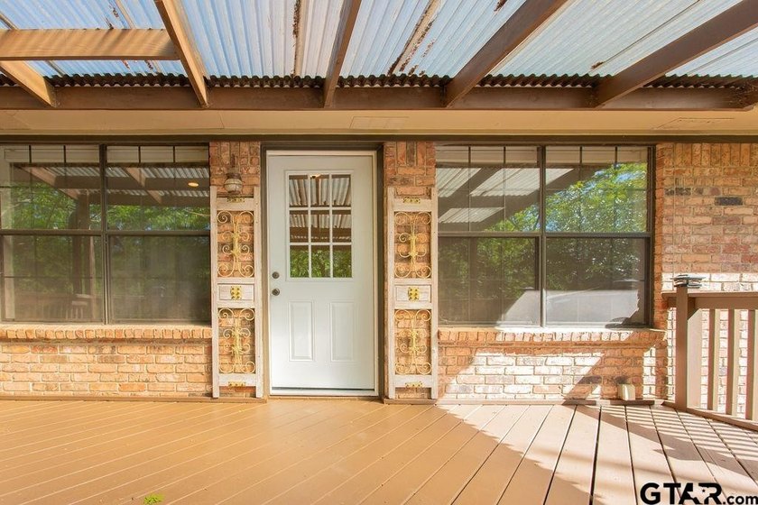 Looking for a well maintained and updated home in Hideaway? You - photo 41