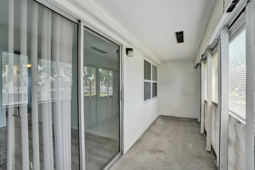 Beautifully updated 2-bed/1.5-bath condo minutes from the beach - photo 42