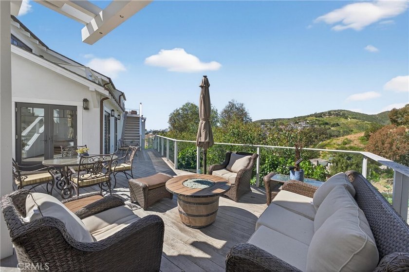 Located on a quiet cul-de-sac, this exceptional Laguna Beach - photo 43