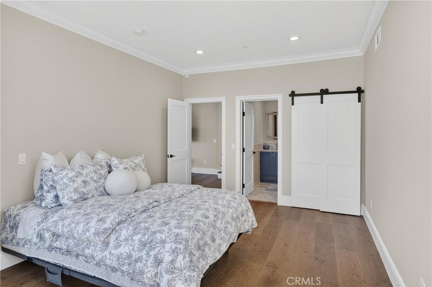 Located on a quiet cul-de-sac, this exceptional Laguna Beach - photo 49