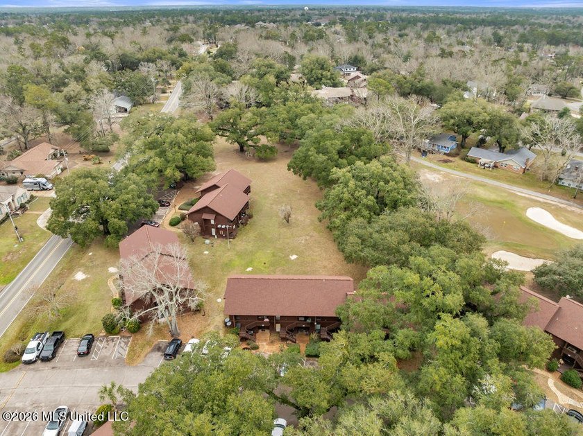 Comfortable Molokai Village condo in Building D featuring an - photo 2