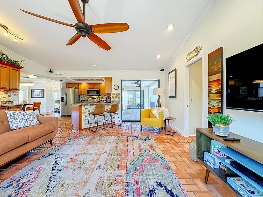 Under contract-accepting backup offers. UNDER CONTRACT - photo 31