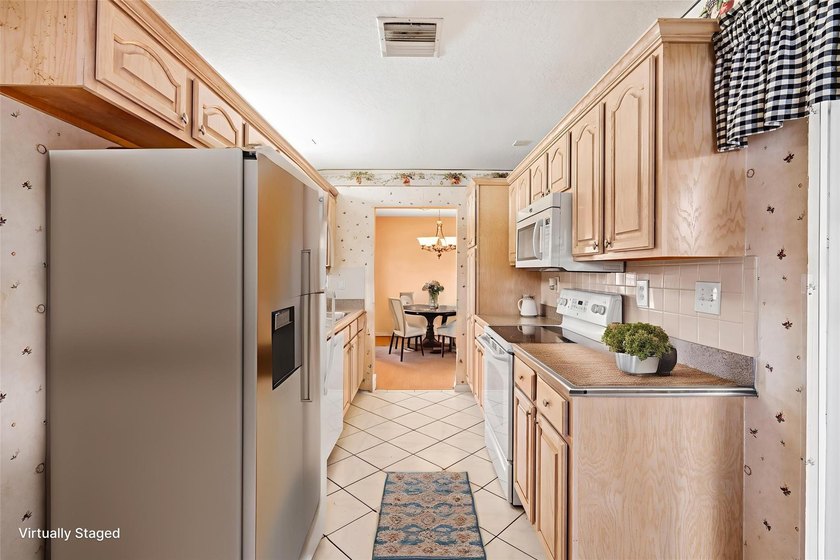 Best value in the Savannah's! No HOPA. This spacious 2br/2ba - photo 4