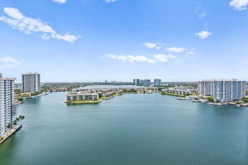 Stunning top-floor corner unit offering breathtaking wraparound - photo 13