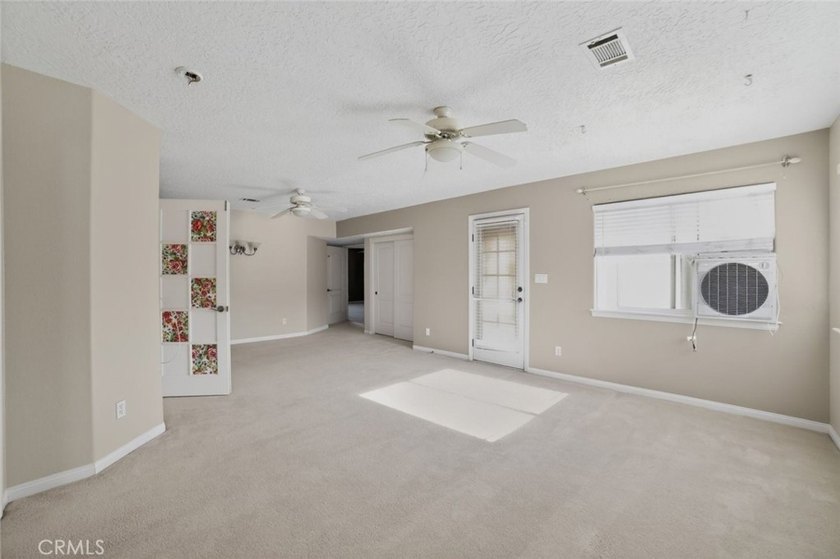 Expansive Victorville residence offering 4650 sq ft of living - photo 14