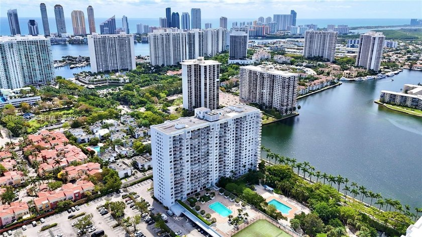 Stunning top-floor corner unit offering breathtaking wraparound - photo 17