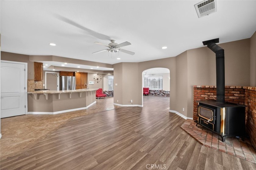 Expansive Victorville residence offering 4650 sq ft of living - photo 20