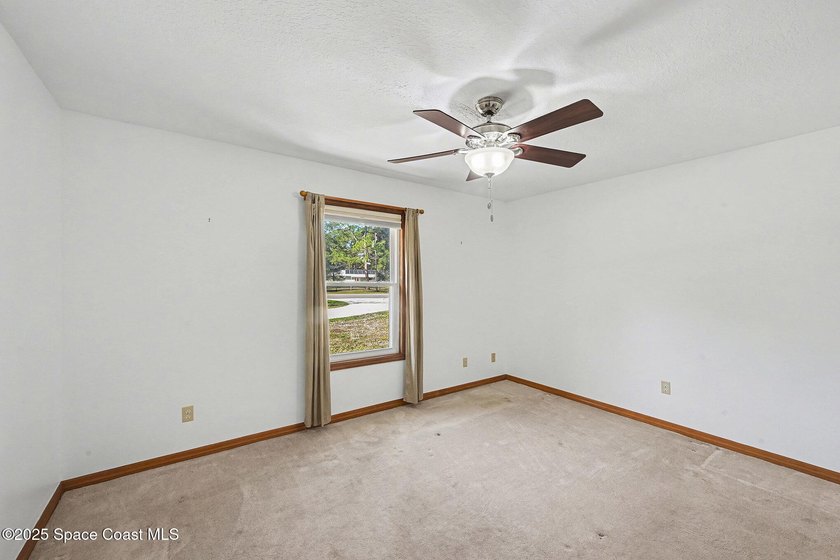 ***Motivated seller says bring offers*** This charming 4 bed / 4 - photo 20