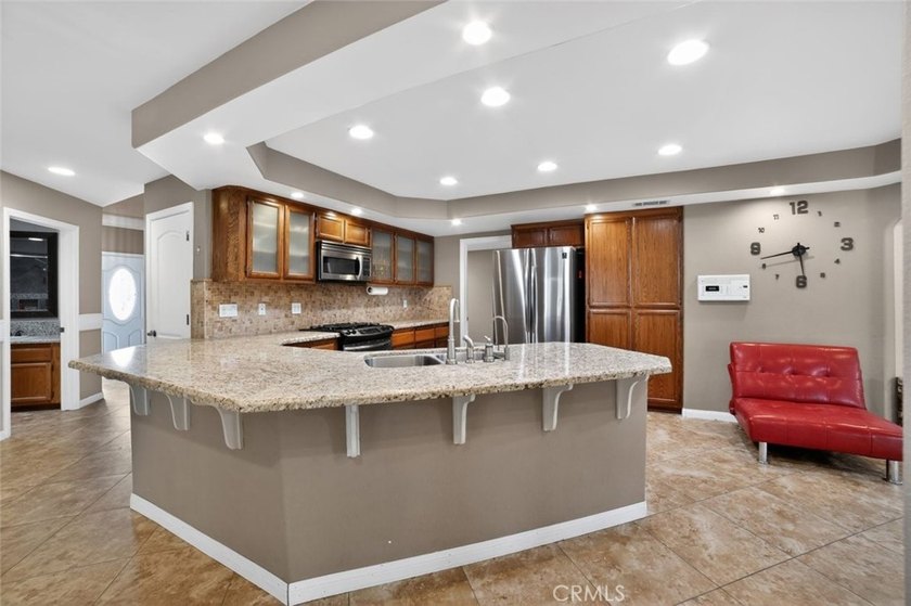 Expansive Victorville residence offering 4650 sq ft of living - photo 25