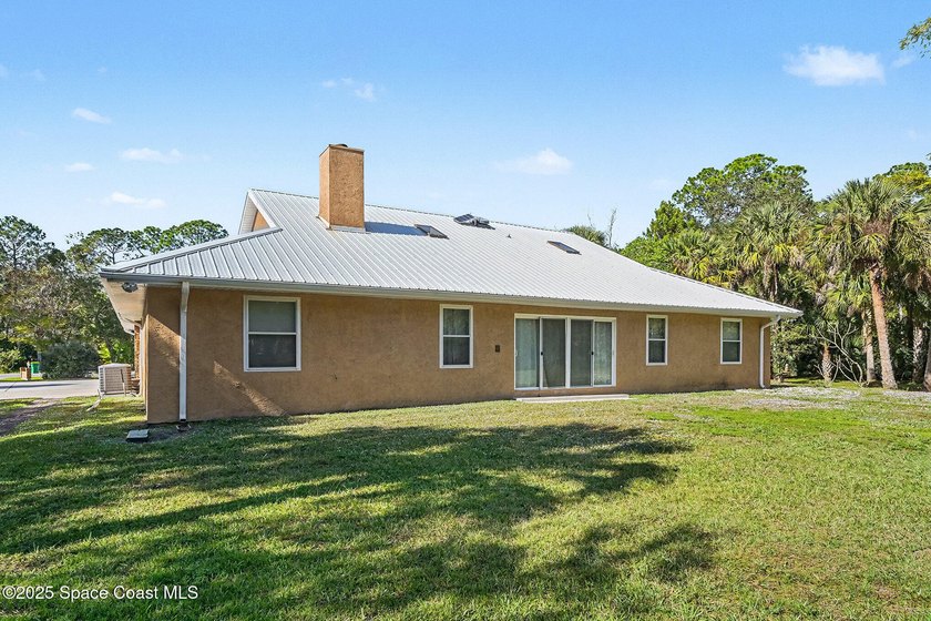 ***Motivated seller says bring offers*** This charming 4 bed / 4 - photo 26