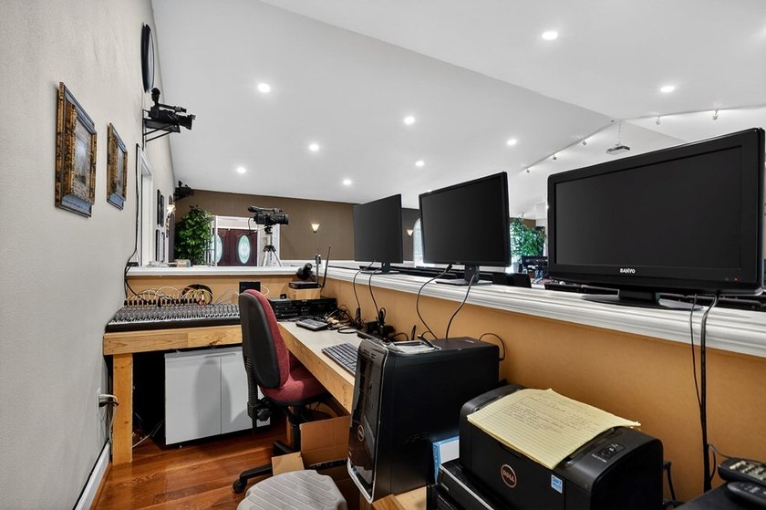 Rare opportunity to acquire a unique residence with hospitality - photo 27