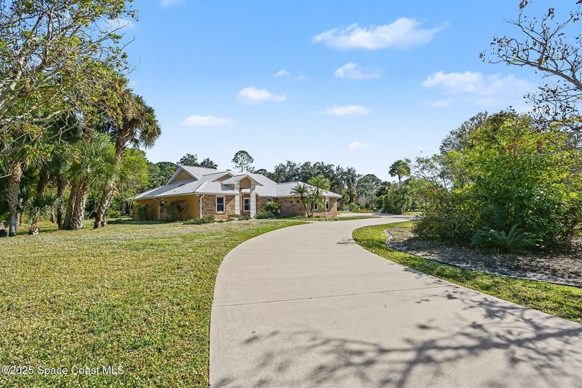 ***Motivated seller says bring offers*** This charming 4 bed / 4 - photo 28