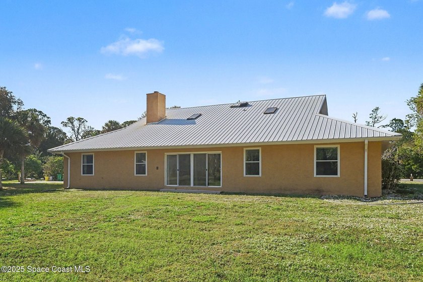 ***Motivated seller says bring offers*** This charming 4 bed / 4 - photo 29