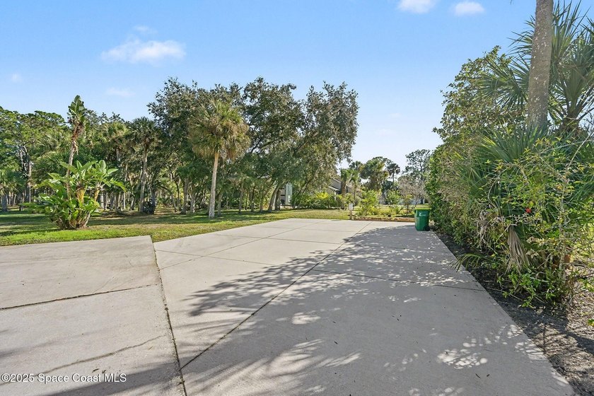 ***Motivated seller says bring offers*** This charming 4 bed / 4 - photo 31