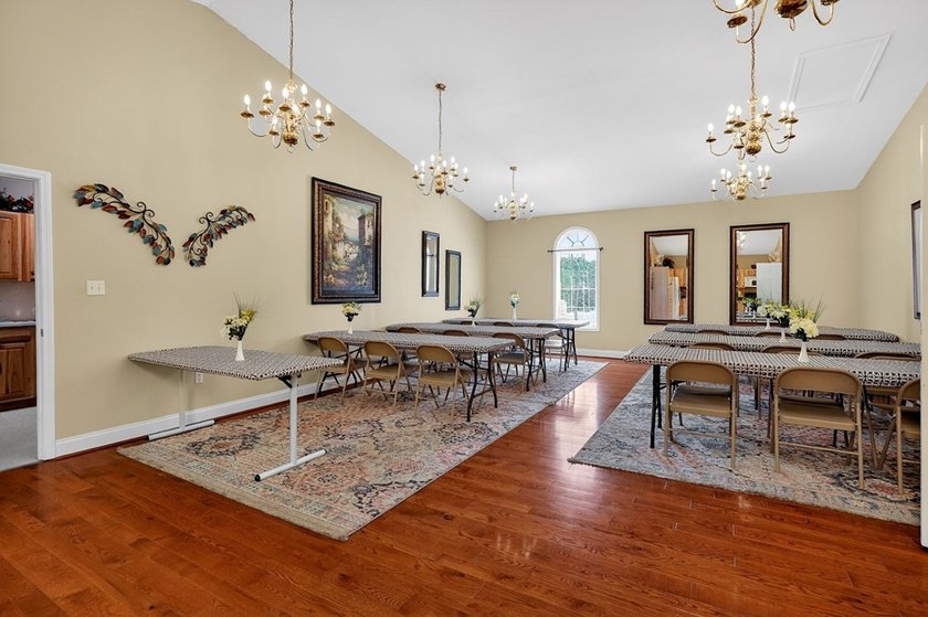 Rare opportunity to acquire a unique residence with hospitality - photo 32