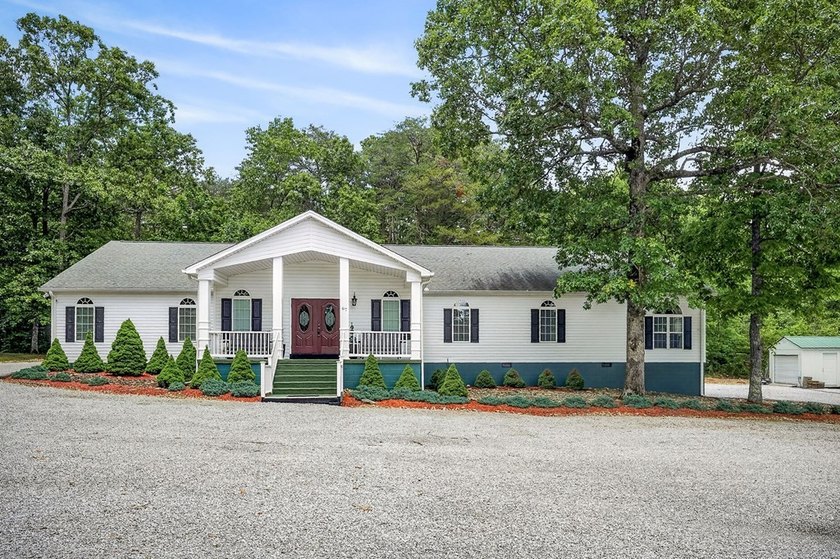 Rare opportunity to acquire a unique residence with hospitality - photo 49