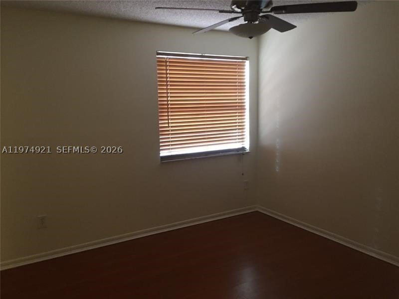SPACIOUS 3/2 TOWNHOUSE IN GATED COMMUNITY. CONVENIENTLY LOCATED - photo 14