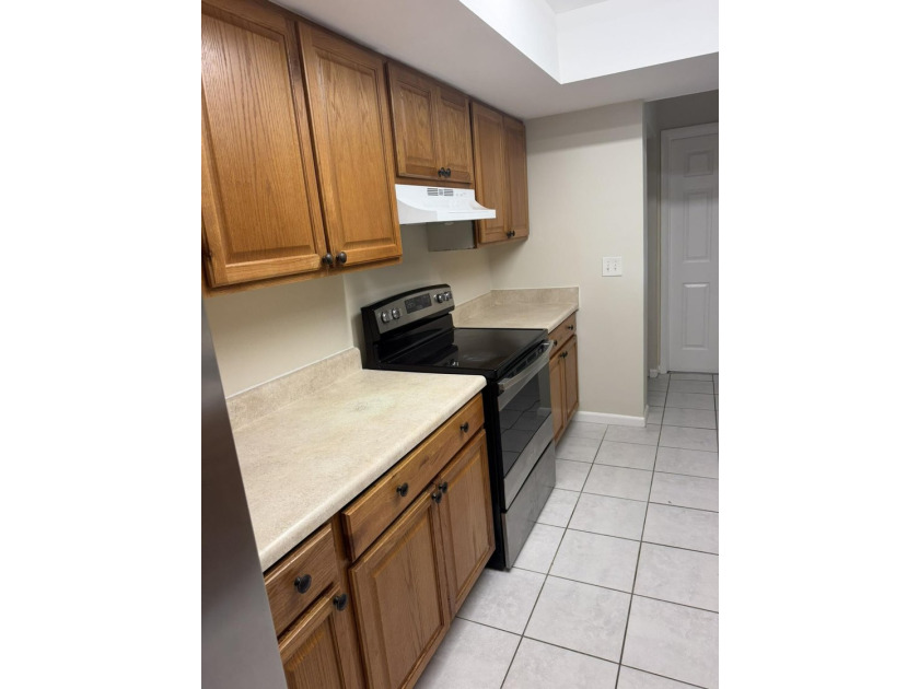 Very Nice 3/2/1 Home in Port St Lucie. Open, Bright &amp; Airy - photo 5