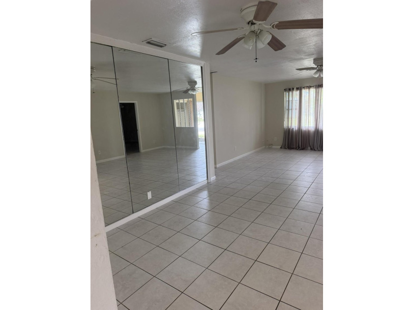 Very Nice 3/2/1 Home in Port St Lucie. Open, Bright &amp; Airy - photo 8