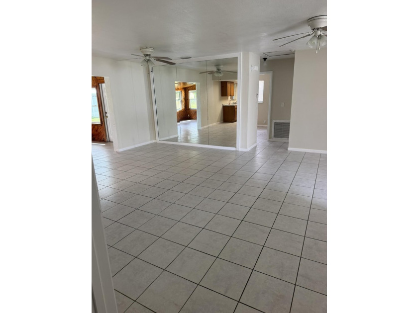 Very Nice 3/2/1 Home in Port St Lucie. Open, Bright &amp; Airy - photo 10