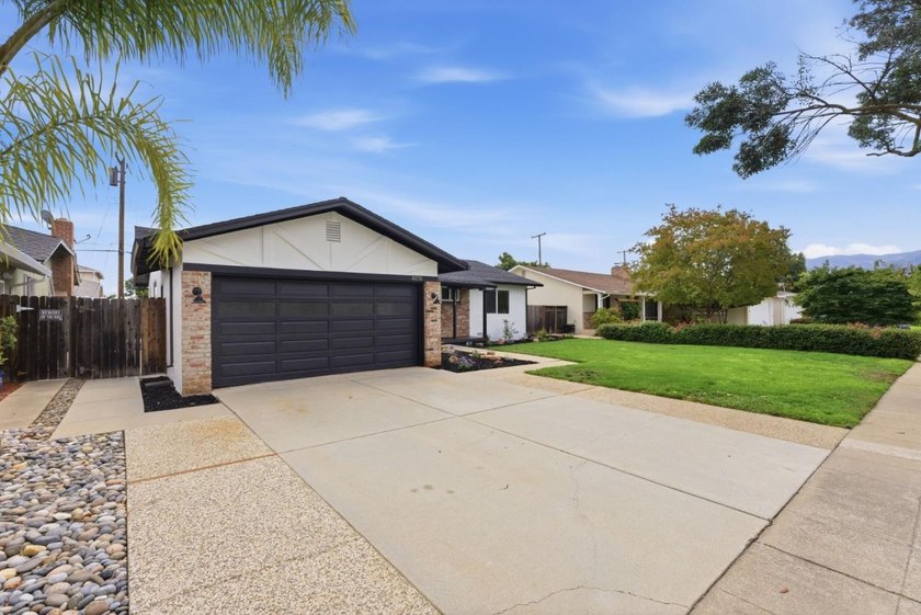 Welcome to this charming and move-in-ready 3-bedroom, 2-bath - photo 4