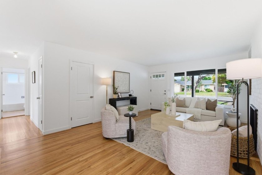Welcome to this charming and move-in-ready 3-bedroom, 2-bath - photo 6