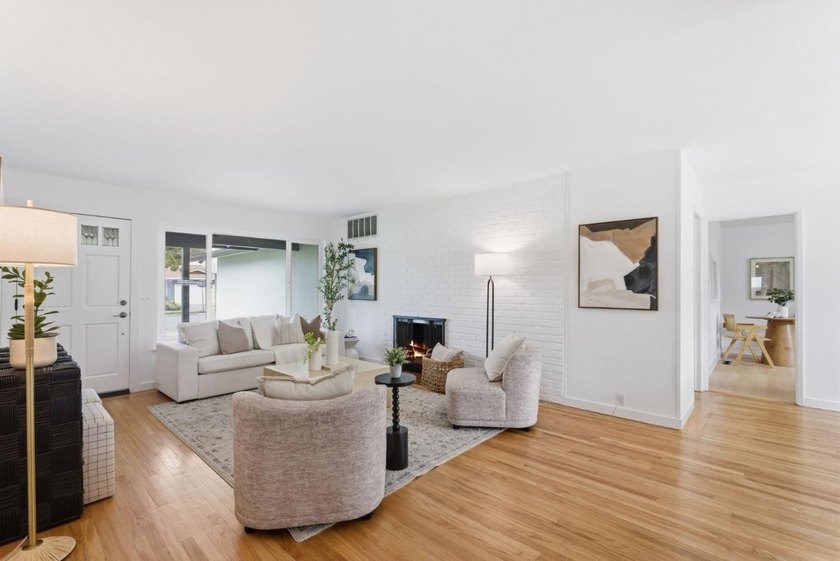 Welcome to this charming and move-in-ready 3-bedroom, 2-bath - photo 7