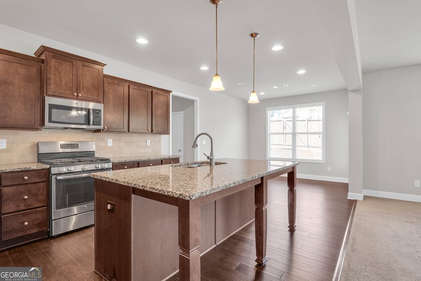 Beautifully maintained and freshly painted two-story home with a - photo 11