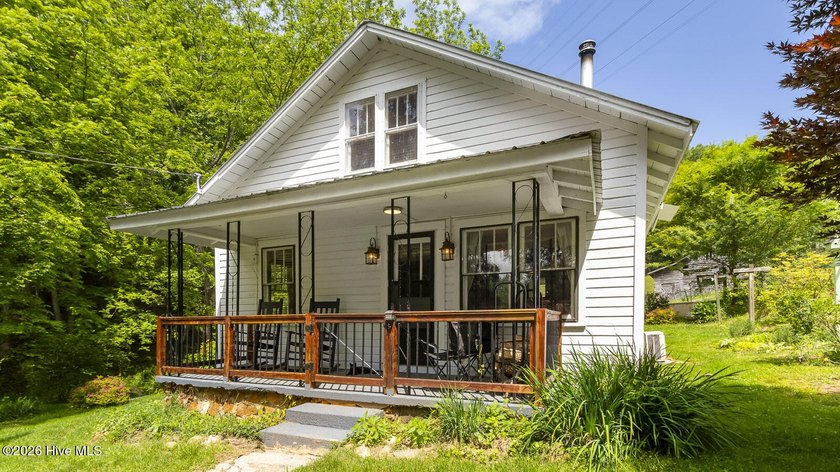 Discover a rare opportunity to own a charming 1940s mountain - photo 11