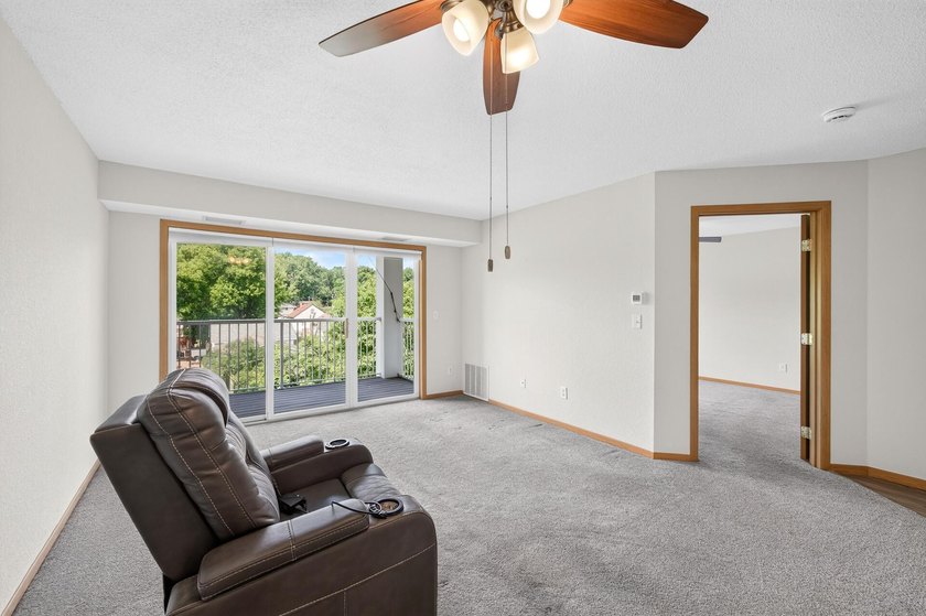 55+ building (80% of units must be 55+, 20% open to any age - - photo 13