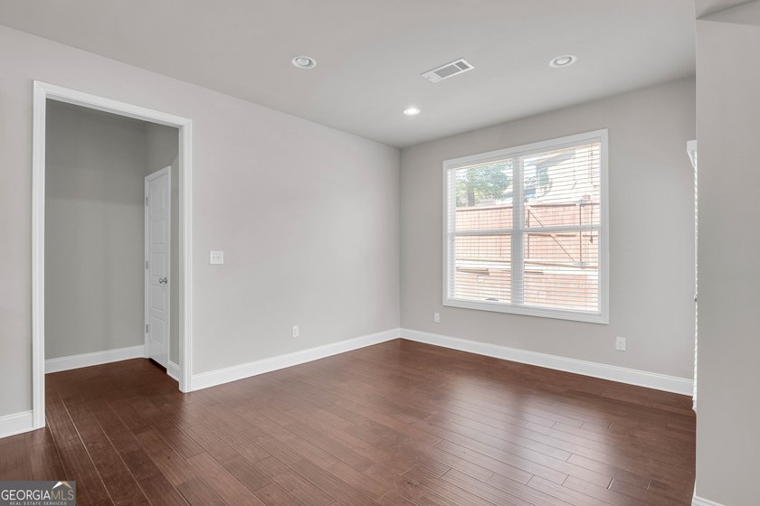 Beautifully maintained and freshly painted two-story home with a - photo 17