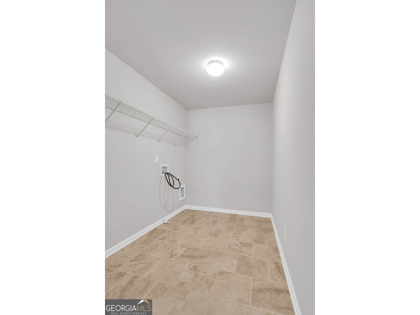 Beautifully maintained and freshly painted two-story home with a - photo 19