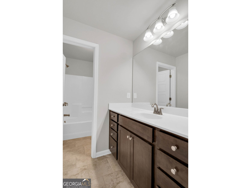 Beautifully maintained and freshly painted two-story home with a - photo 21