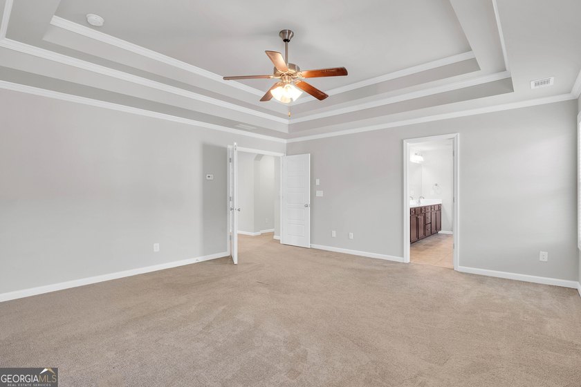 Beautifully maintained and freshly painted two-story home with a - photo 25