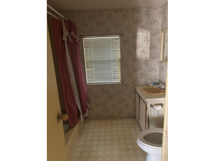 Owner financing available!Welcome to this inviting 784sqft - photo 8