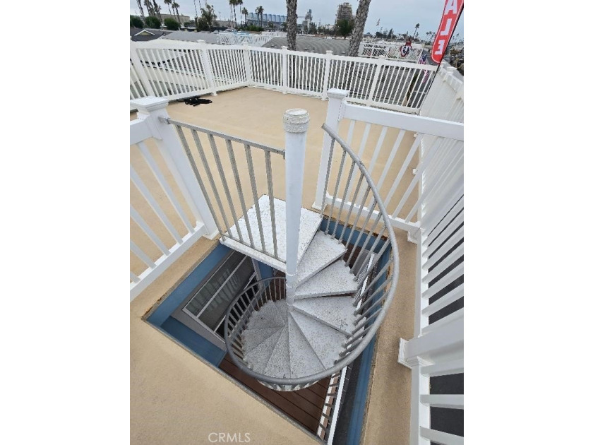 Ocean Views from Your 500 Sq. Ft. Private Rooftop Deck! Just - photo 9