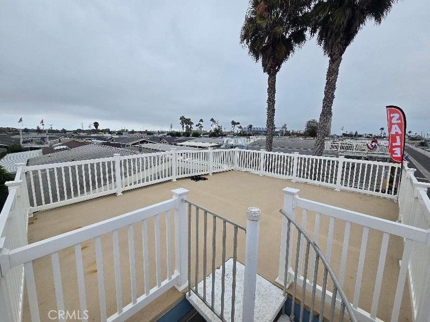 Ocean Views from Your 500 Sq. Ft. Private Rooftop Deck! Just - photo 10