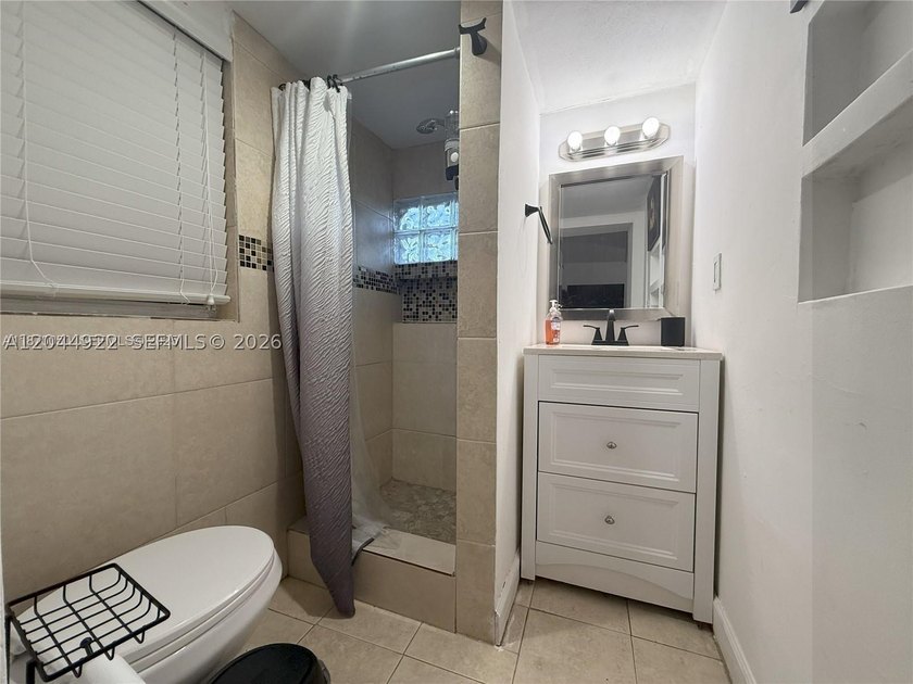 Beautifully updated and move-in ready property in north miami - photo 33