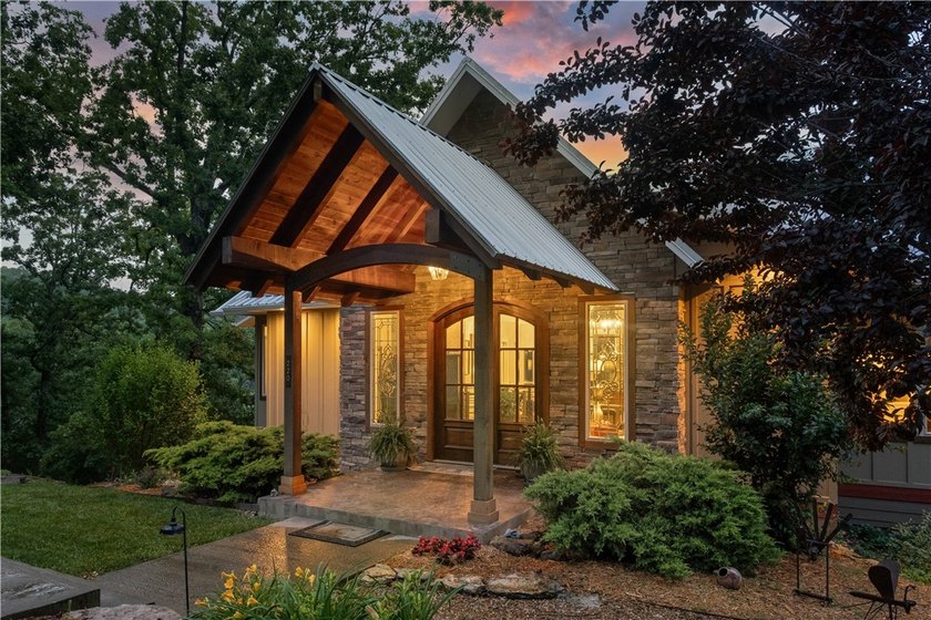 BACK ON MARKET AT NO FAILT OF SELLER. This custom-built - photo 4