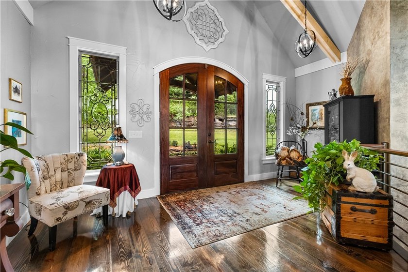 BACK ON MARKET AT NO FAILT OF SELLER. This custom-built - photo 5