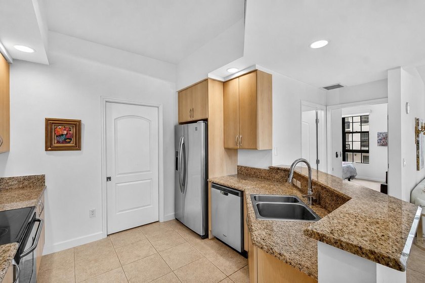 Experience sophisticated downtown living in this beautifully - photo 8