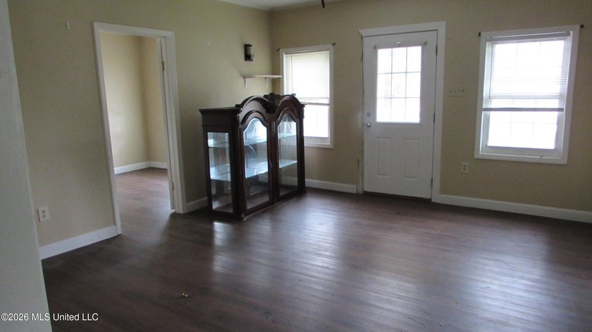 Corner lot near downtown Gulfport. Fenced yard, newer roof, does - photo 5