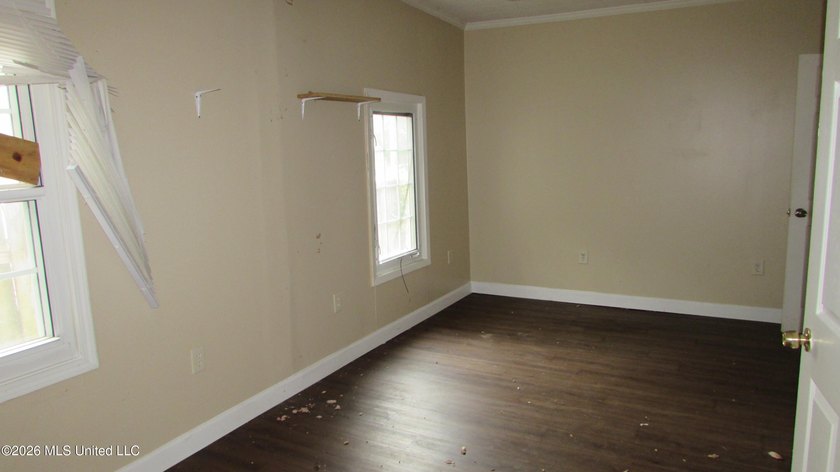 Corner lot near downtown Gulfport. Fenced yard, newer roof, does - photo 8
