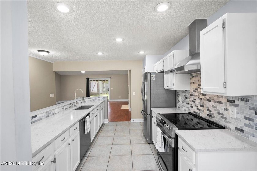 **Open House Sat 7/25 12:30 - 2:30** Welcome home to this - photo 7