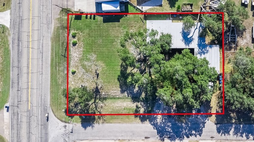 Excellent investment opportunity in the heart of Rockport - photo 3