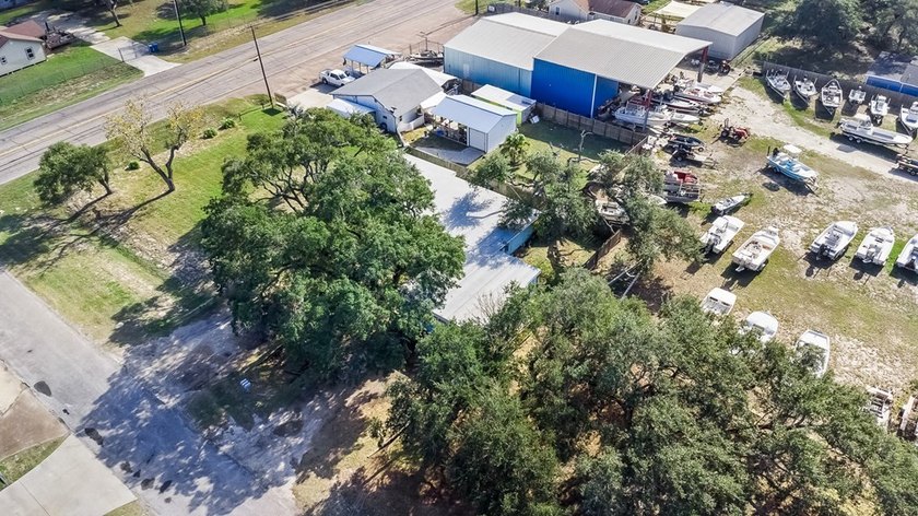 Excellent investment opportunity in the heart of Rockport - photo 7