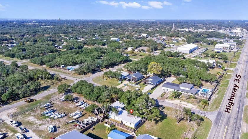 Excellent investment opportunity in the heart of Rockport - photo 10